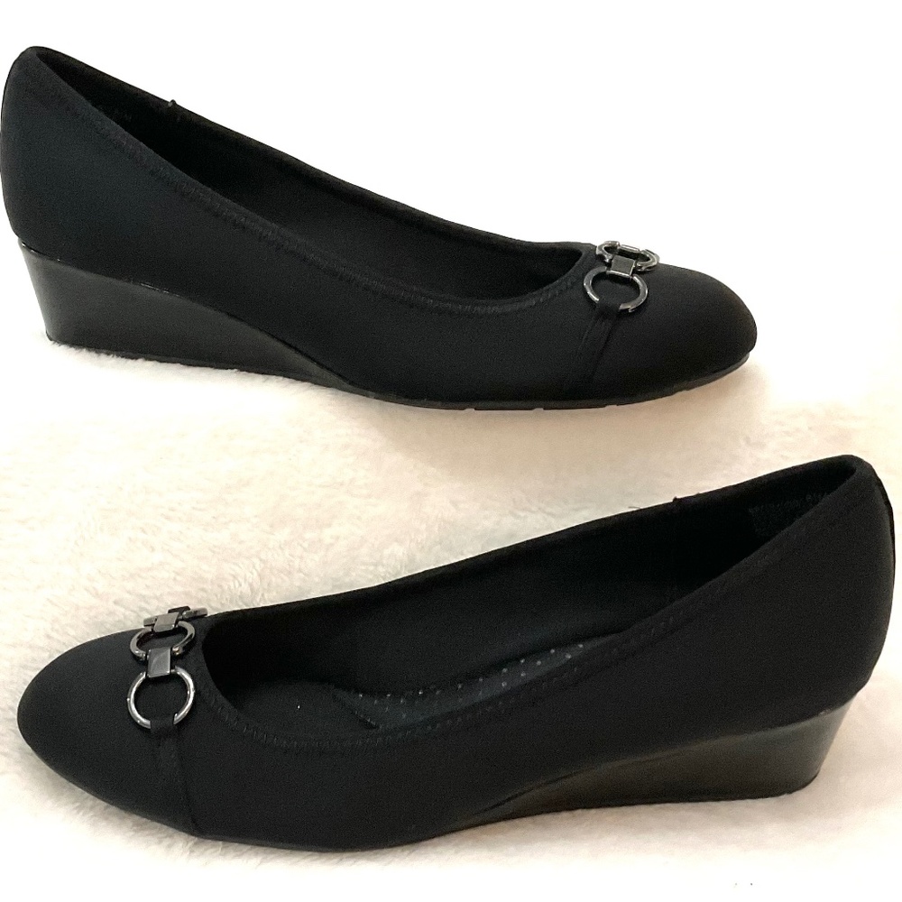Bandolino Tuvonna Black Slip On Canvas and Patent Leather Wedge Heels Sz 8.5M - Picture 3 of 12